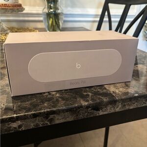 Beats Pill Speaker x Kim Kardashian